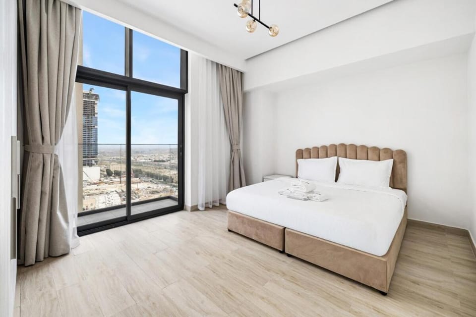 Elegant 1BR Apartment at East Crest by Meteora Apartment in Dubai