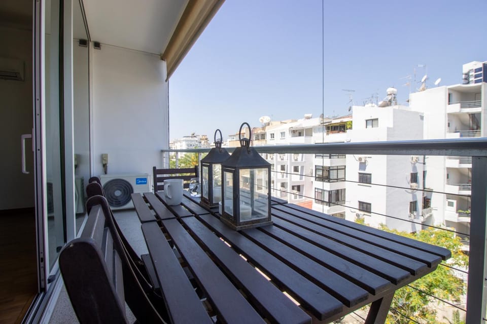 Central Classic 3BR Apt by Makariou Avenue Apartment in Nicosia City