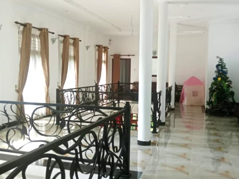 Restaurant/places to eat, Seating area