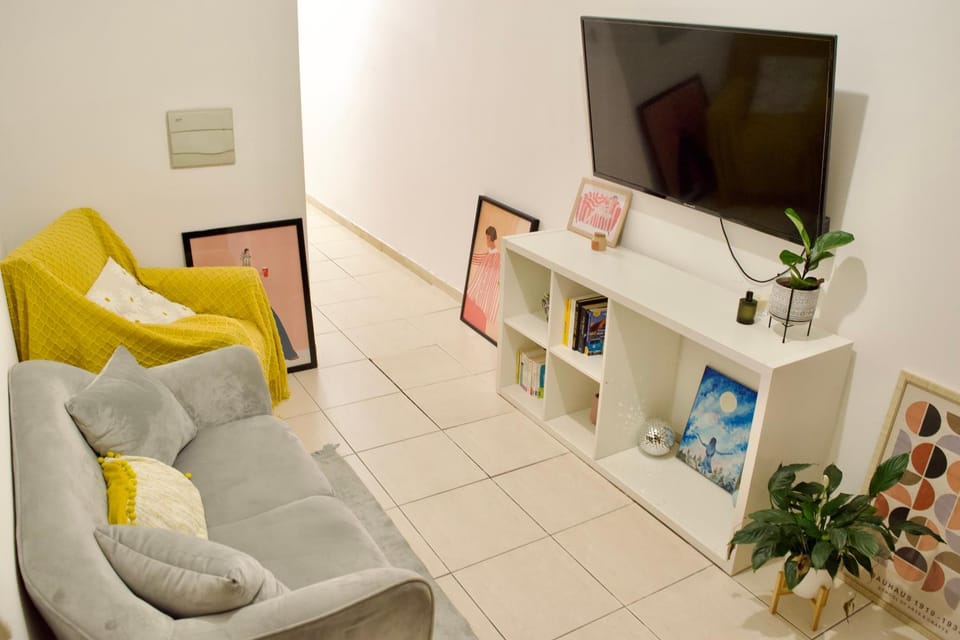 Private Rooms - 2 Bedroom Shared Apartment in Blata l-Bajda - Close to Valletta Bed and Breakfast in Malta