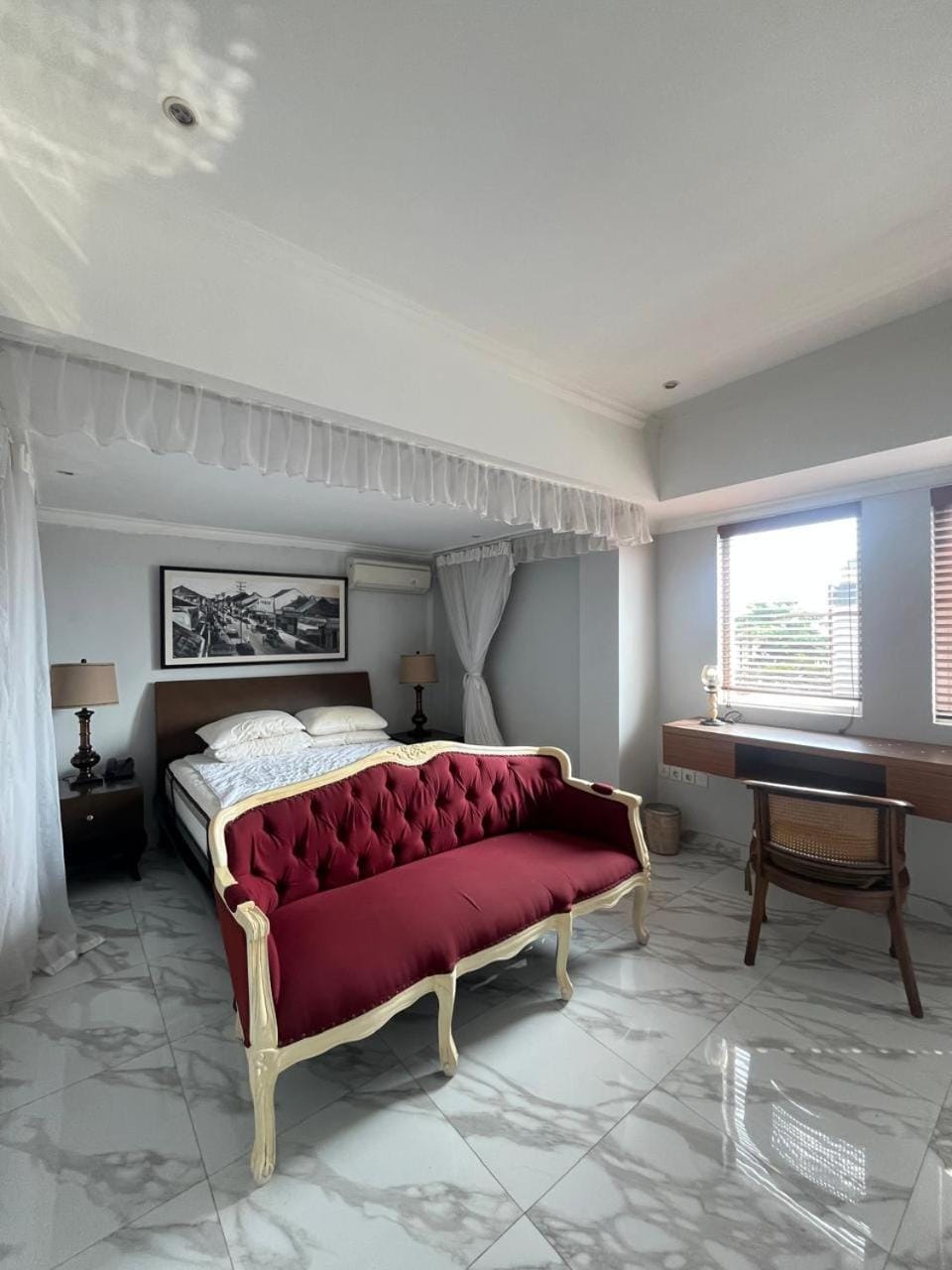 Bed, Seating area, Bedroom