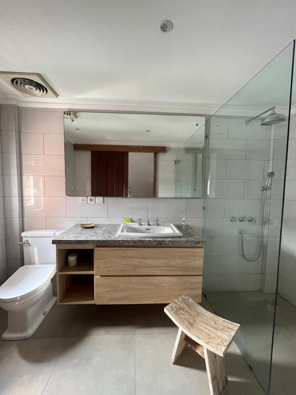 Shower, Toilet
