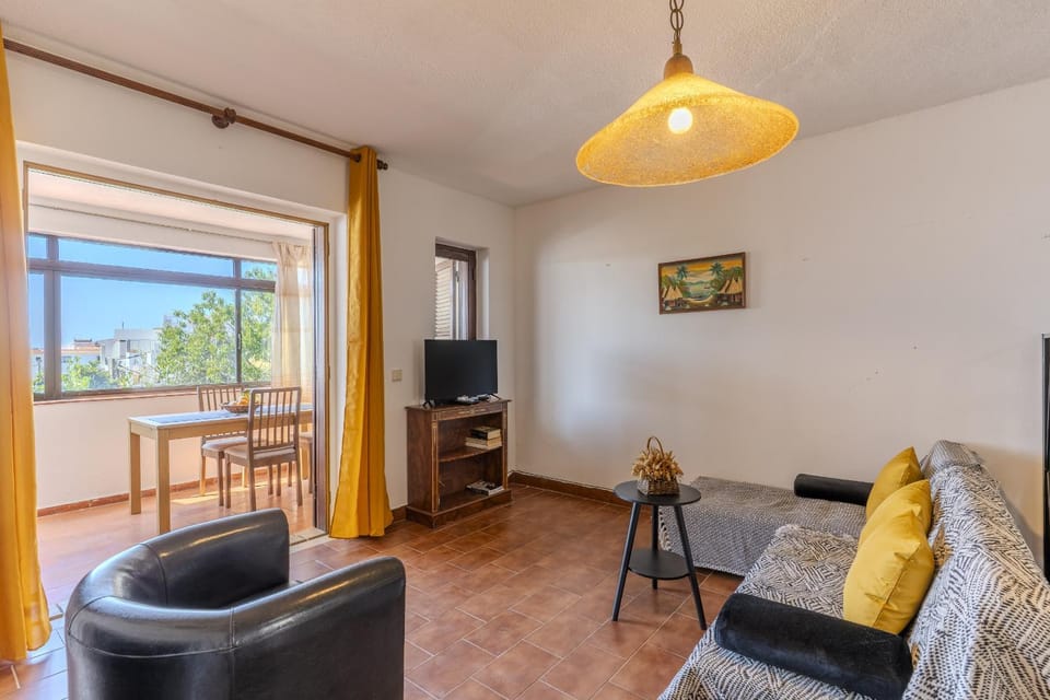 #417 Sunny 2BR Retreat Open Views Pateo House in Guia