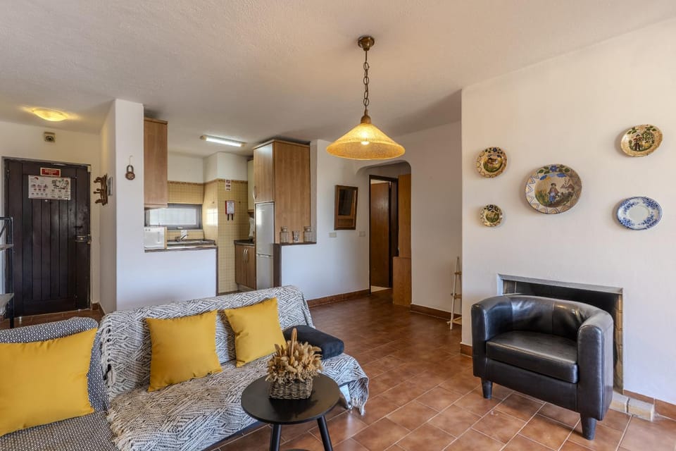 #417 Sunny 2BR Retreat Open Views Pateo House in Guia