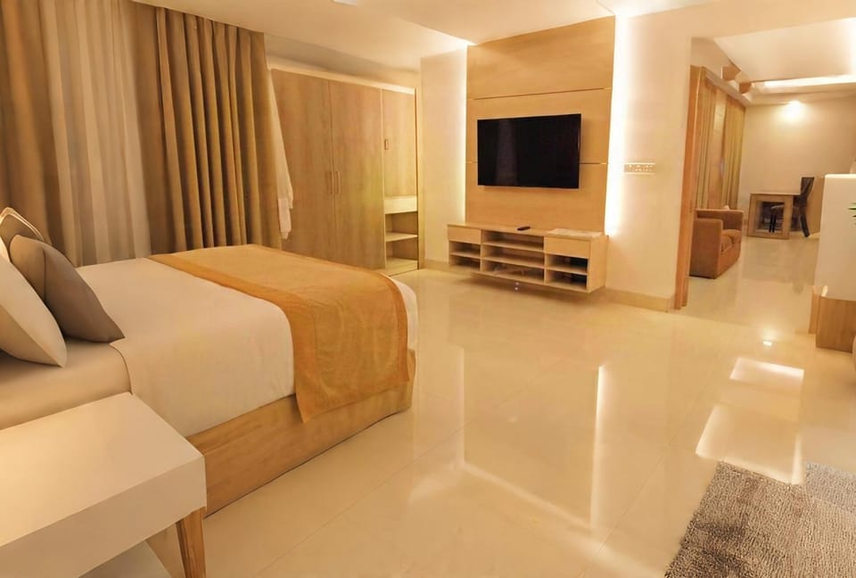 Communal lounge/ TV room, TV and multimedia, Photo of the whole room, Seating area, Evening entertainment, Bedroom