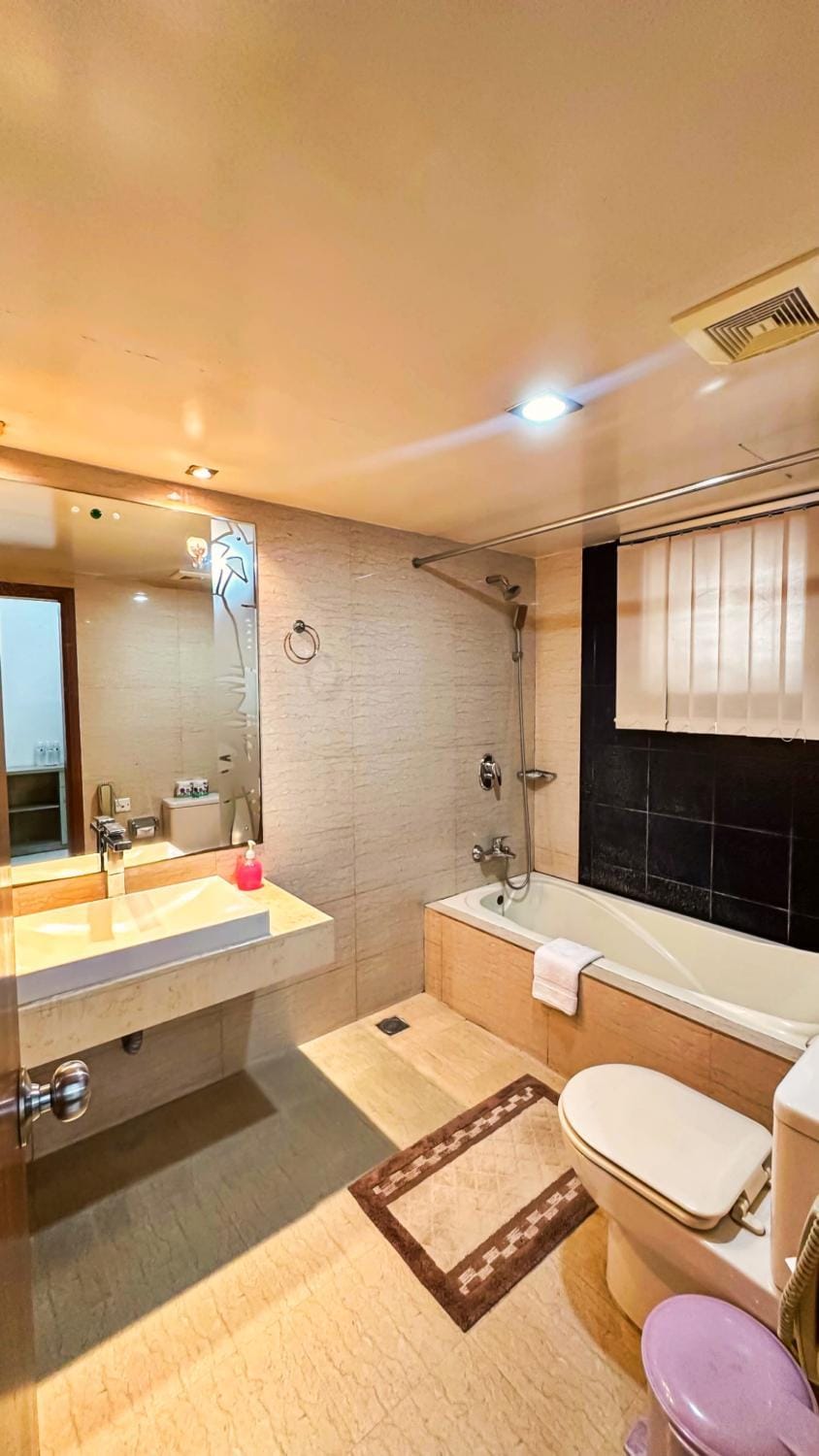 Toilet, Bathroom, towels