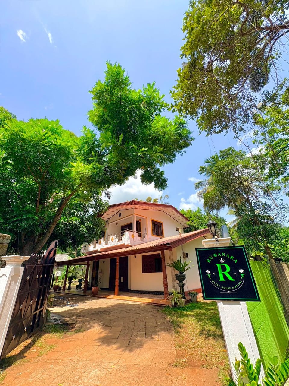 Ruwanara Guesthouse & Resort Bed and Breakfast in Sri Lanka