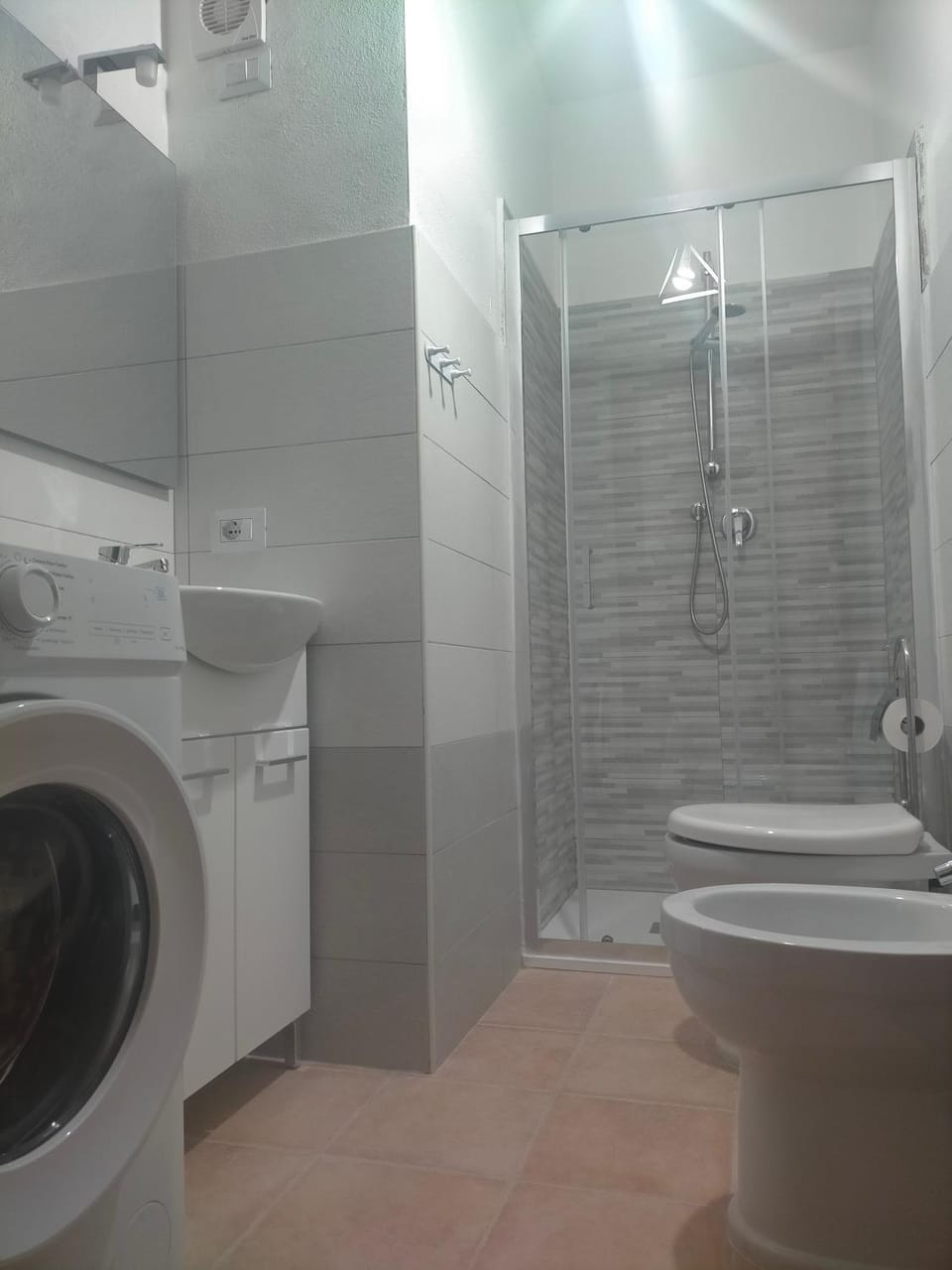 Shower, Toilet, towels, washing machine