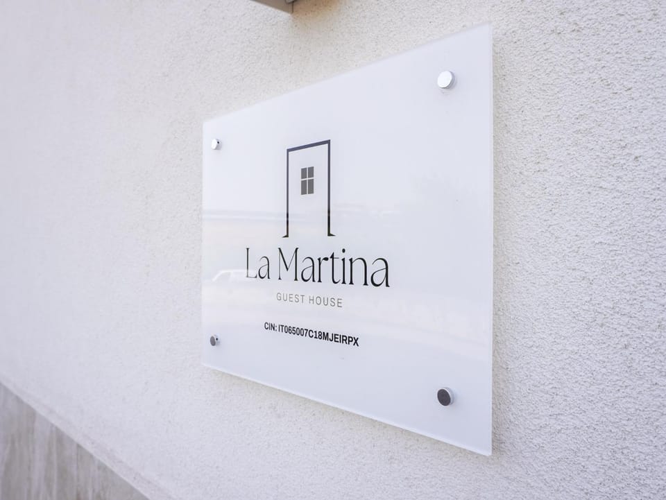 Property logo or sign, Logo/Certificate/Sign, Text overlay, Street view, Certificate/Award