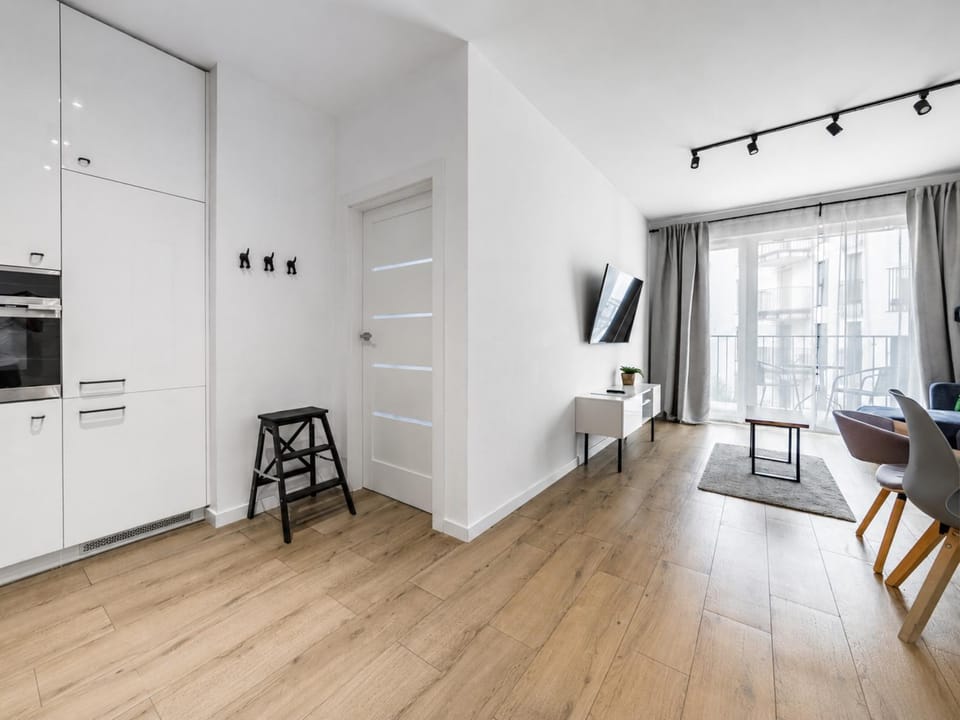 Kitchen or kitchenette, Dining area, oven, stove