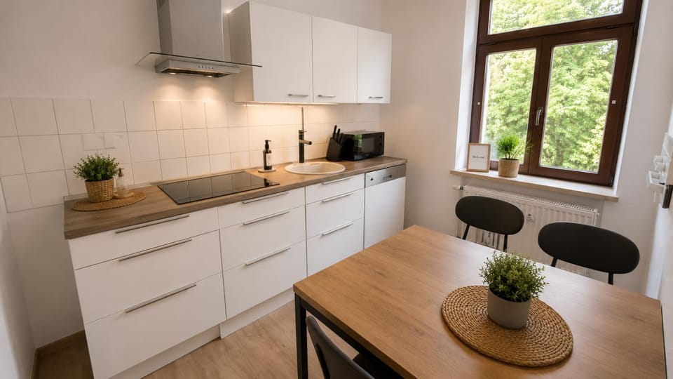 Kitchen or kitchenette, Dining area, dishwasher, internet, microwave, stove, toaster