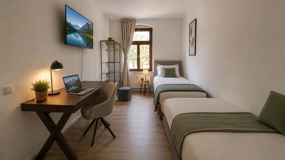 Bed, TV and multimedia, Photo of the whole room, Bedroom, internet