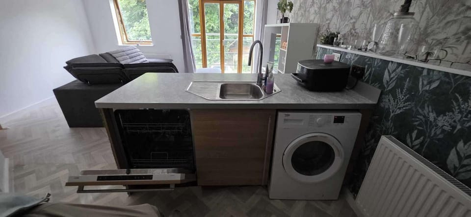 Kitchen or kitchenette, washing machine, dryer