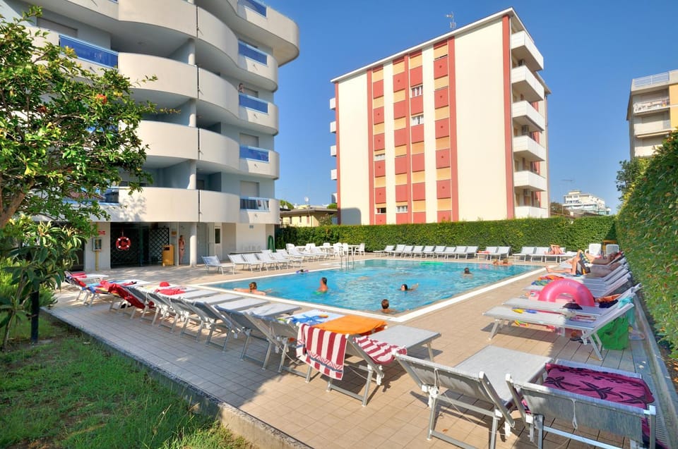 Facade/entrance, Swimming pool