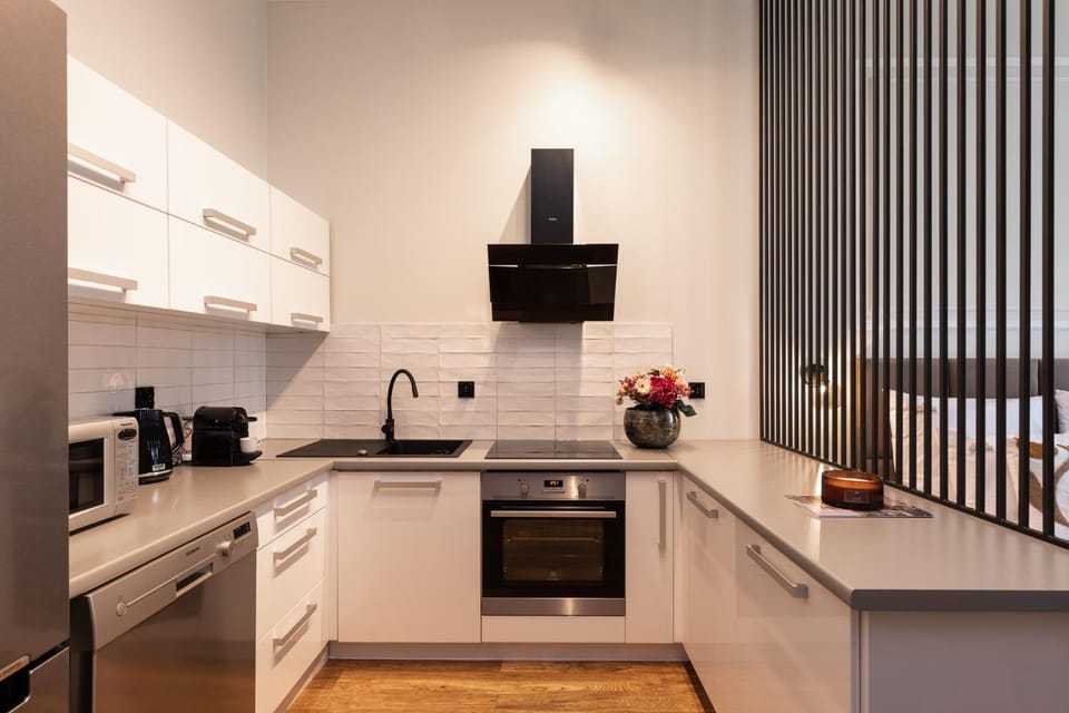 Coffee/tea facilities, Kitchen or kitchenette, dishwasher, stove