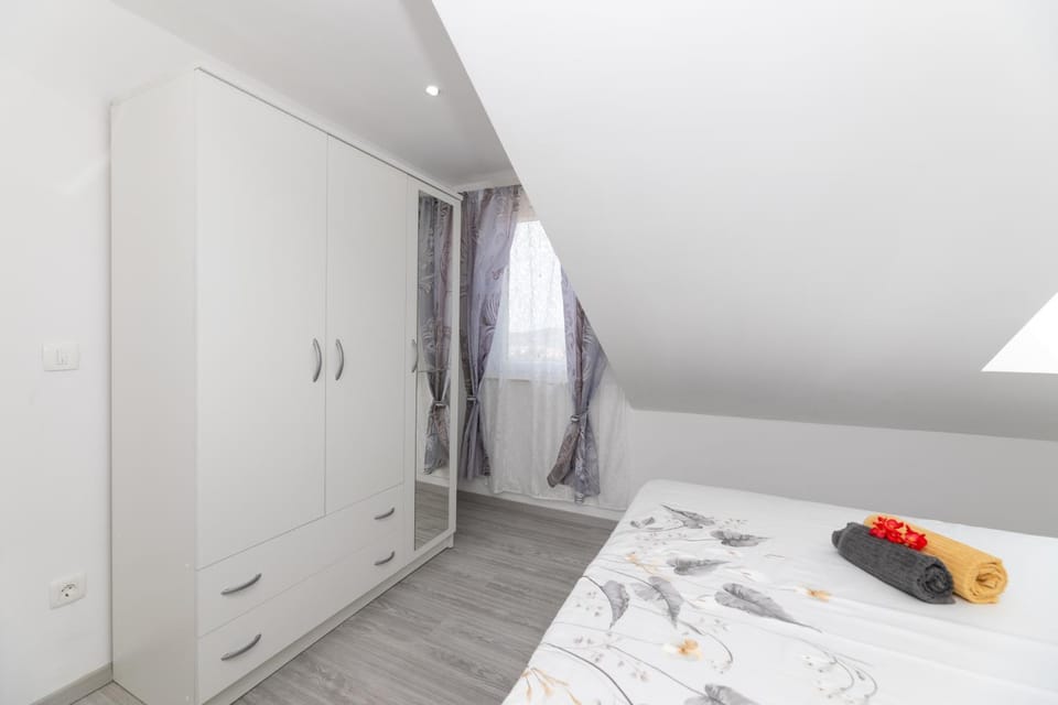VILLA DOŽDOR - 130 m2 luxury three-room apartments - excellent location near the beach and the town center - view of the sea and the bay - secured free parking Apartment in Split-Dalmatia County
