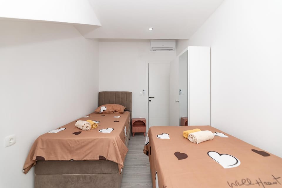 VILLA DOŽDOR - 130 m2 luxury three-room apartments - excellent location near the beach and the town center - view of the sea and the bay - secured free parking Apartment in Split-Dalmatia County