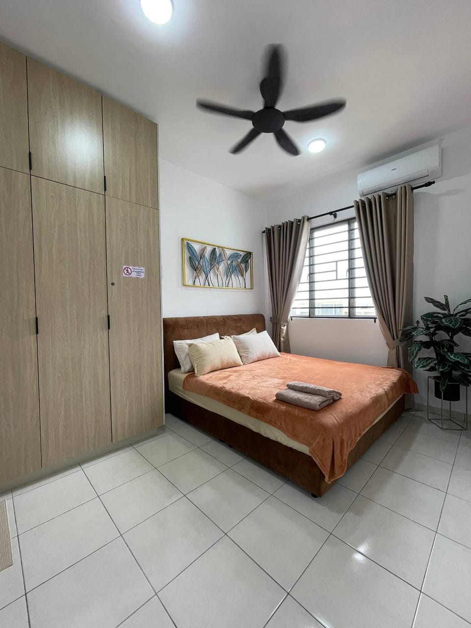 Bed, Photo of the whole room, Bedroom, towels, wardrobe