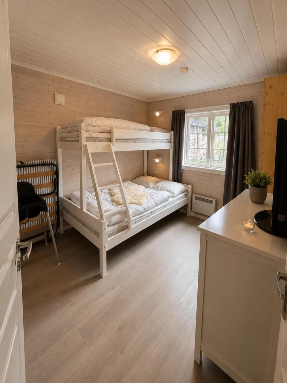 Bed, Photo of the whole room, Bedroom, bunk bed