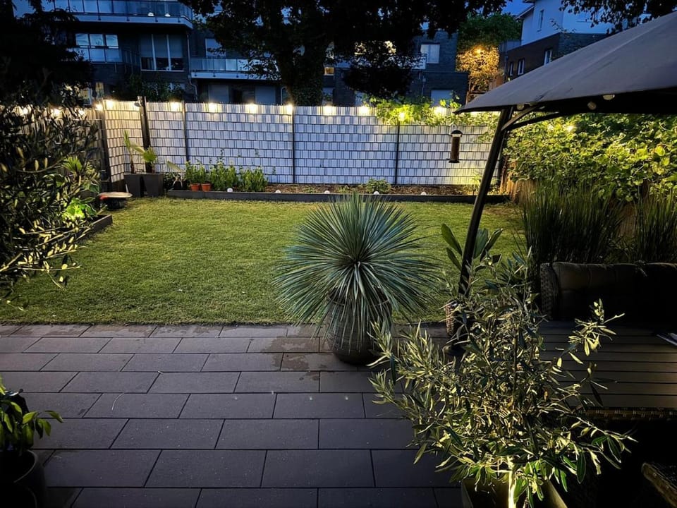 Modernes Haus mit Garten am Fuße des Tetraeders House in Gladbeck