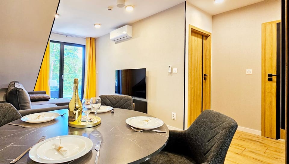HolidayHomePL Sea & Forest B417 z sypialnią, basen, spa, gym GRATIS Apartment in Miedzyzdroje