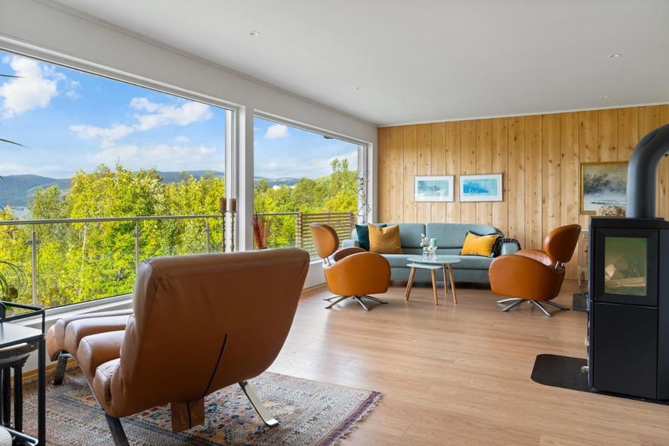 Central Arctic Panoramic Views By North Estate Villa in Tromso