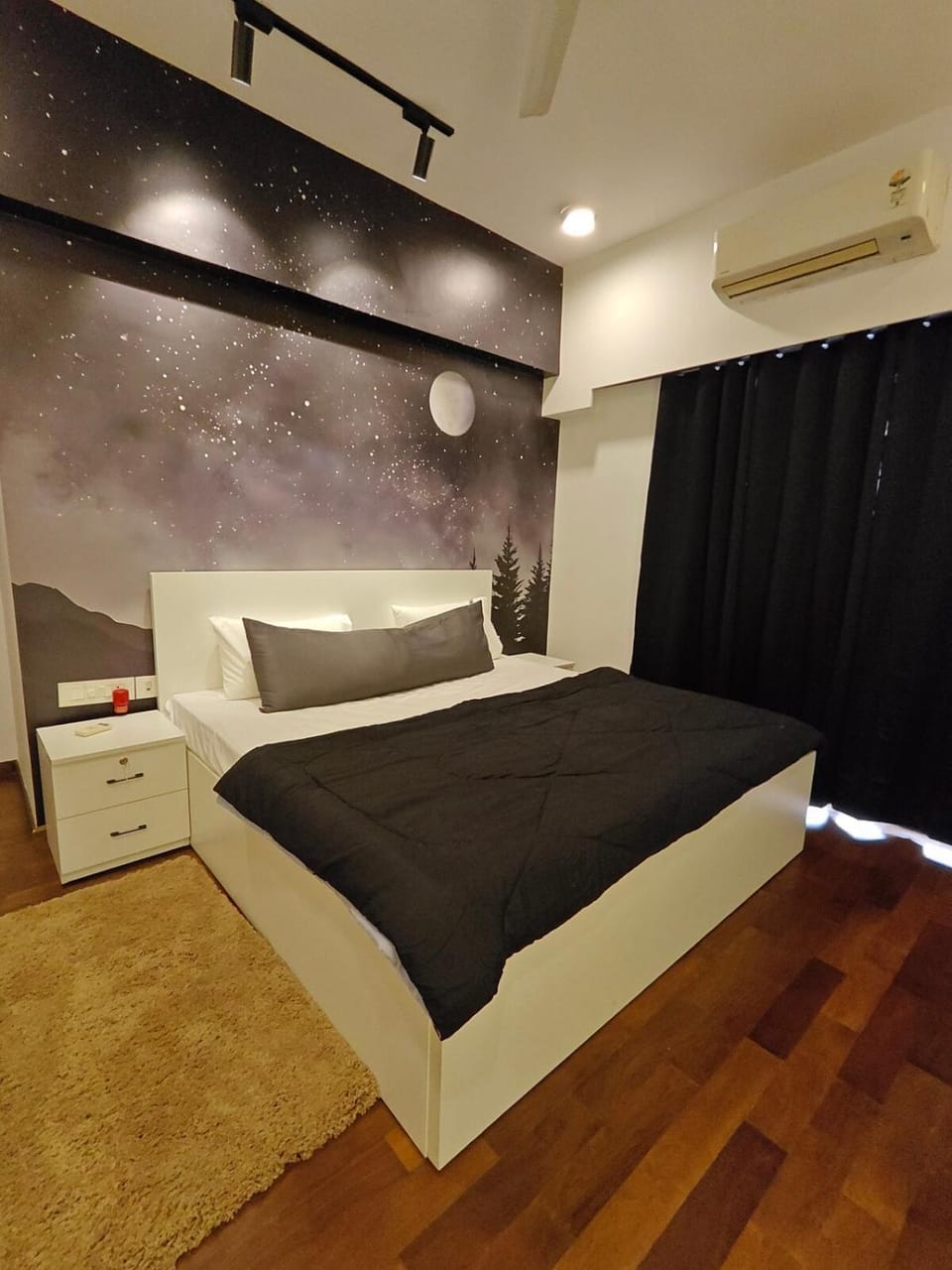 It's Black & White Apartment in Mumbai