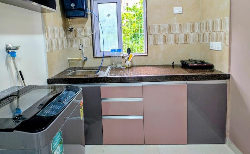 The house of Colours l Near beach in andheri west Apartment in Mumbai