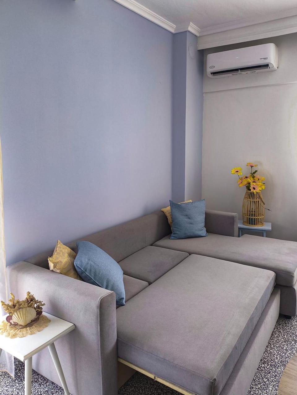 Bed, Living room