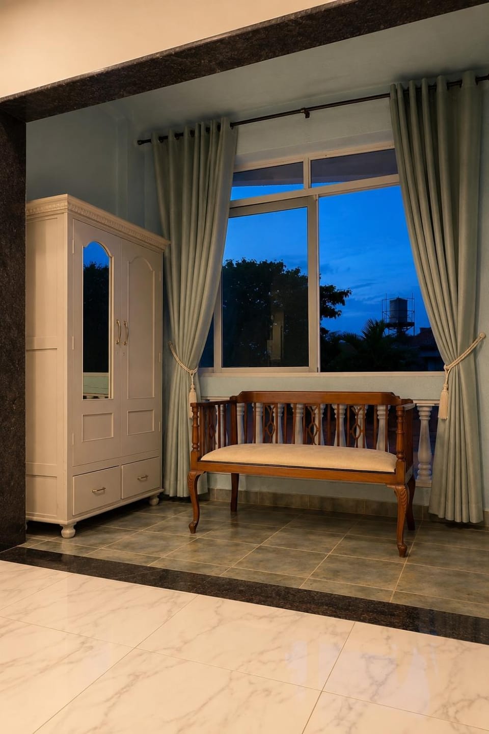 Maison Stardust with Theatre, Big Pool and Garden Villa in Maharashtra