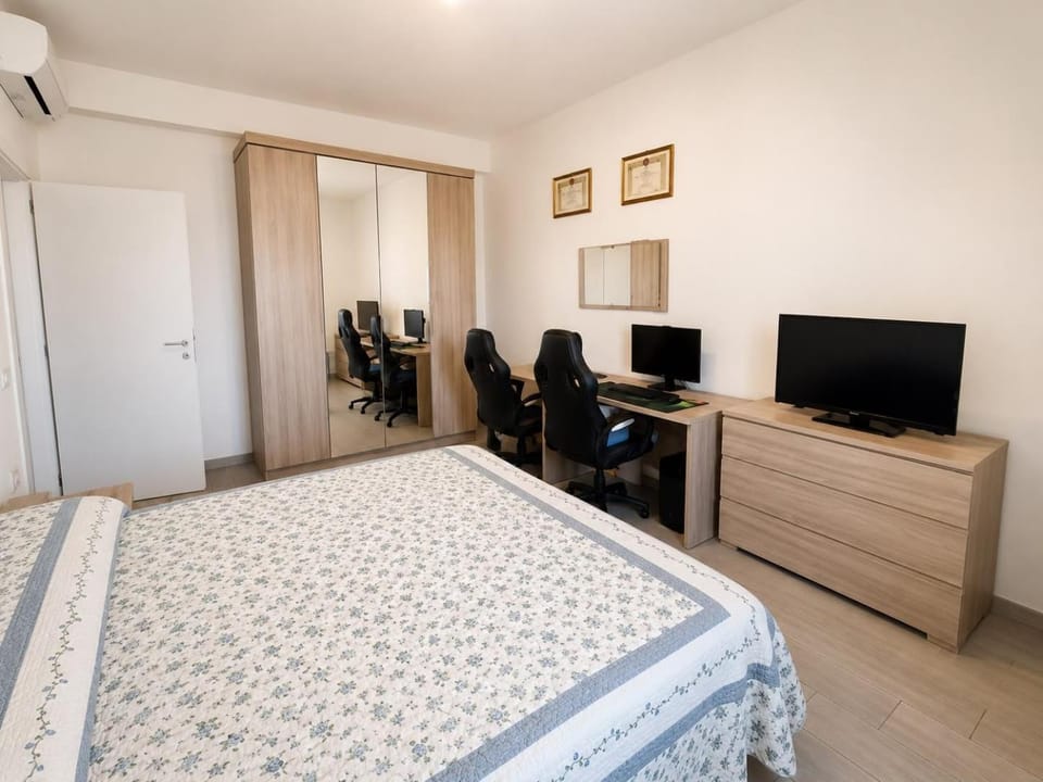 Modena Sky Station Rooms - Panoramic View & AC Bed and Breakfast in Modena