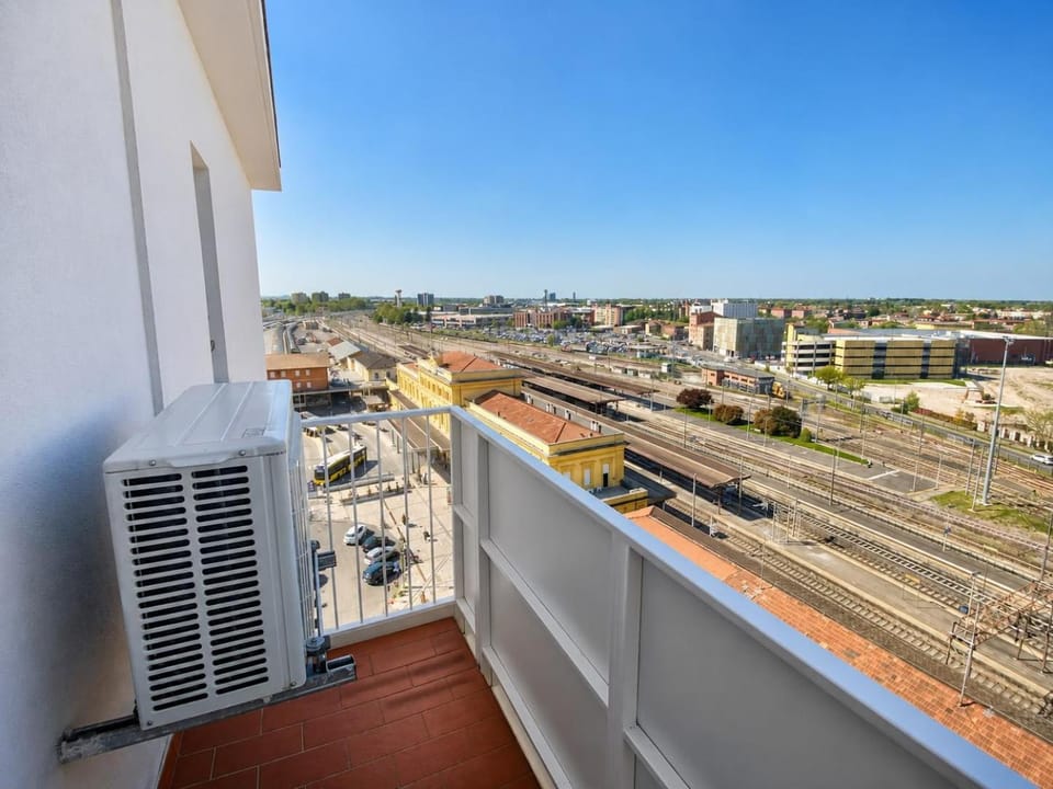 Modena Sky Station Rooms - Panoramic View & AC Bed and Breakfast in Modena