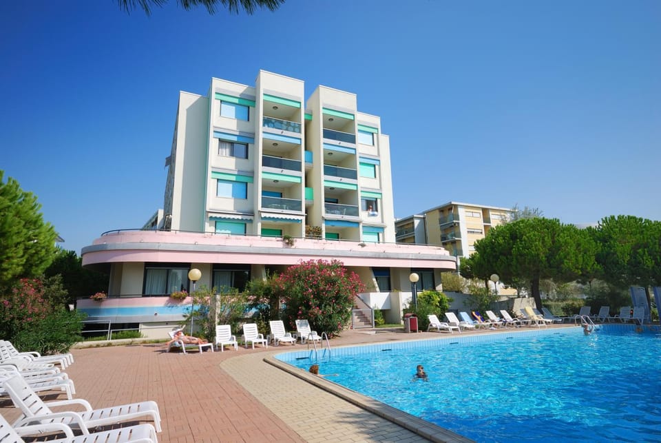 Facade/entrance, Swimming pool, Swimming pool