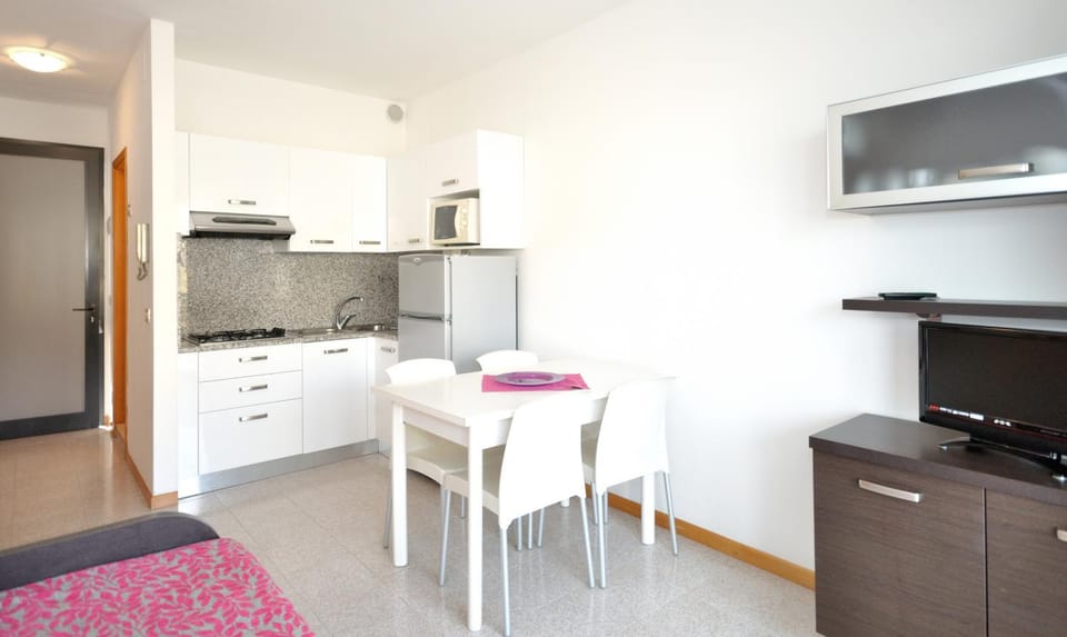 Kitchen or kitchenette, Living room, Dining area
