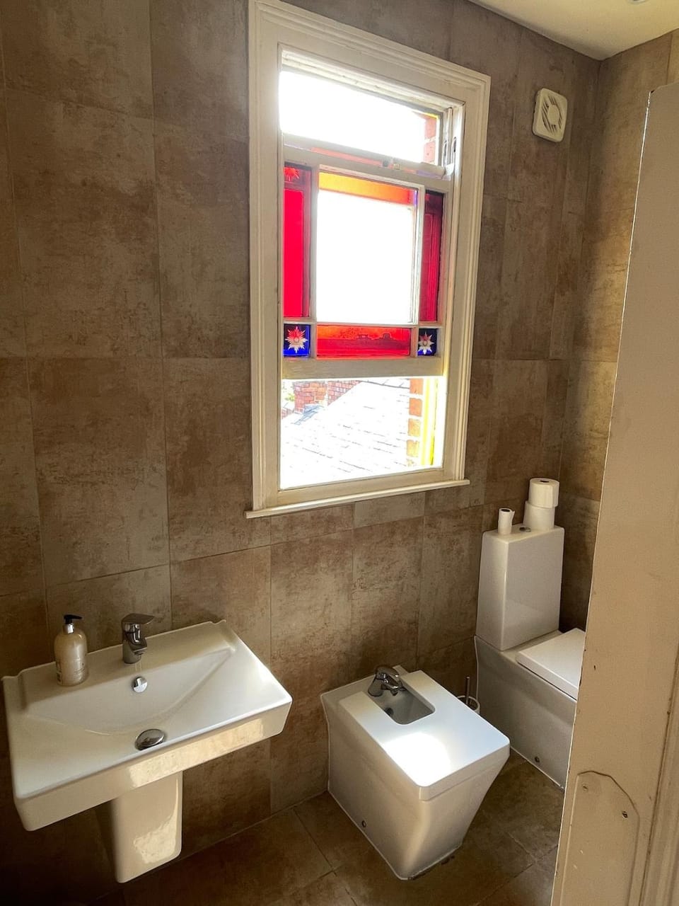 Shower, Toilet, Bathroom, bidet, towels