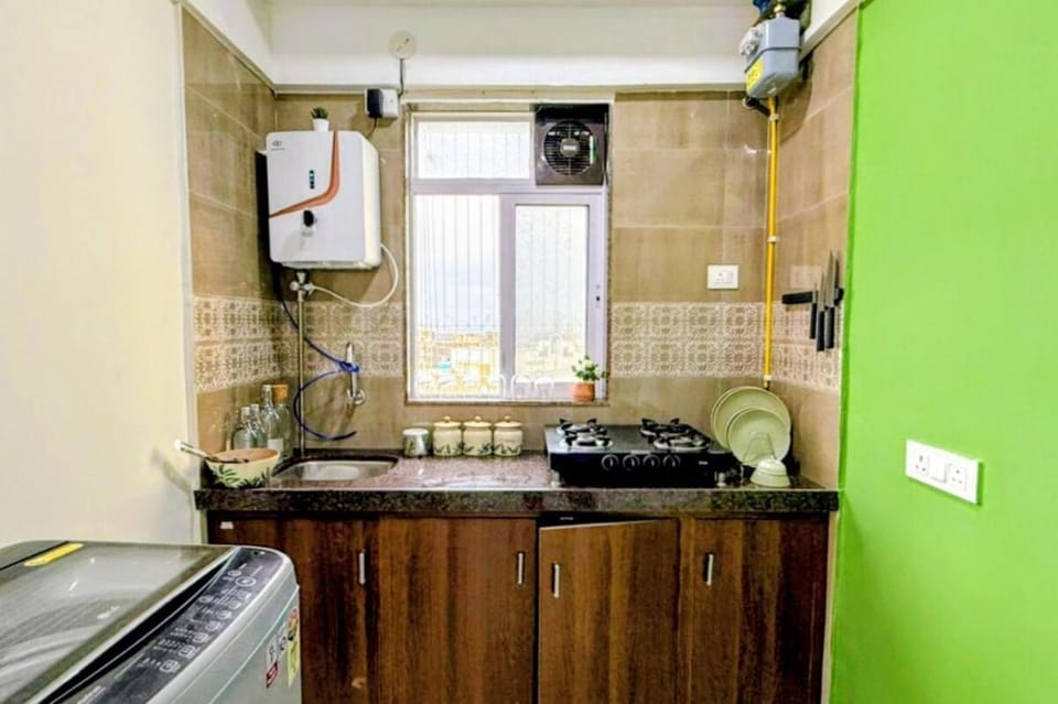 The Green Horizon l your tropical gateway Apartment in Mumbai