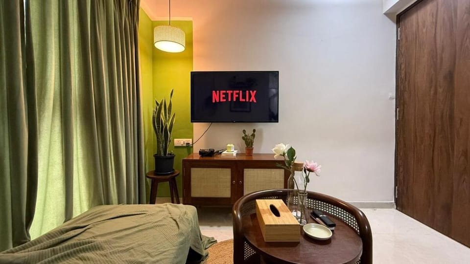 The Green Horizon l your tropical gateway Apartment in Mumbai