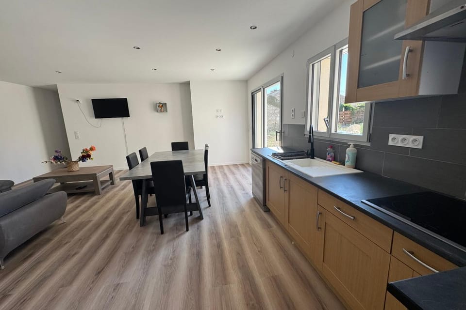 House with a garden in Saintes Apartment in Nouvelle-Aquitaine