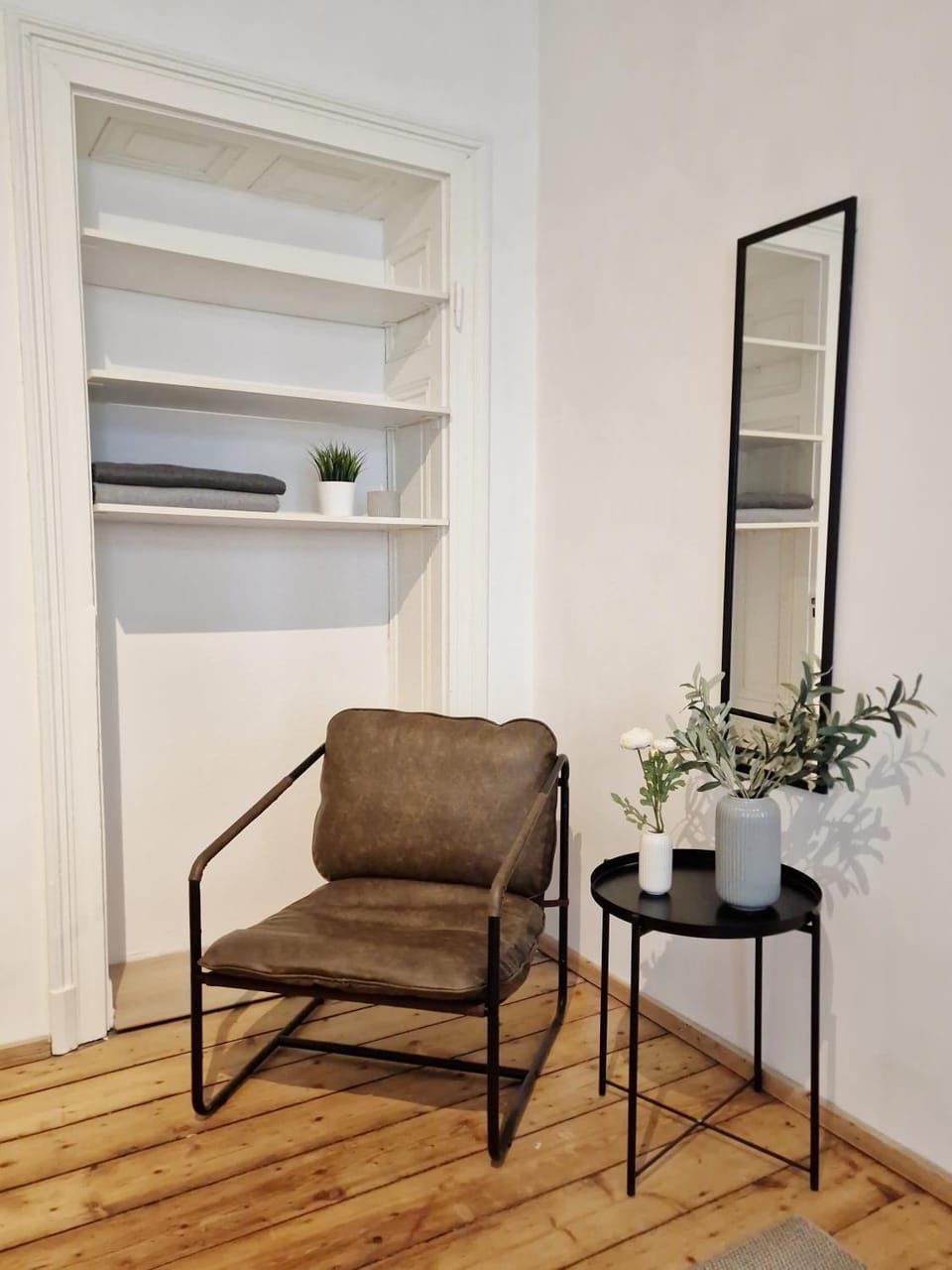 Seating area, Bedroom