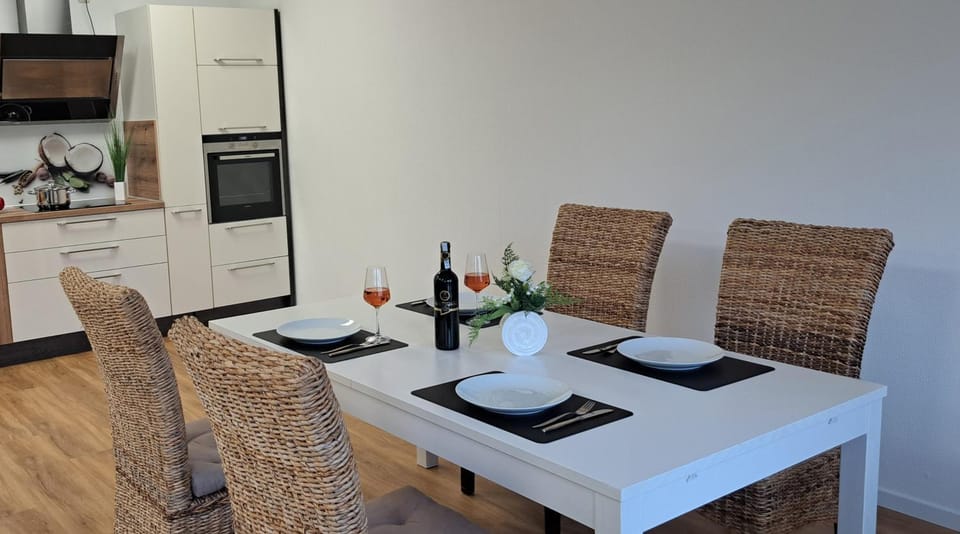 Dining area, kitchen