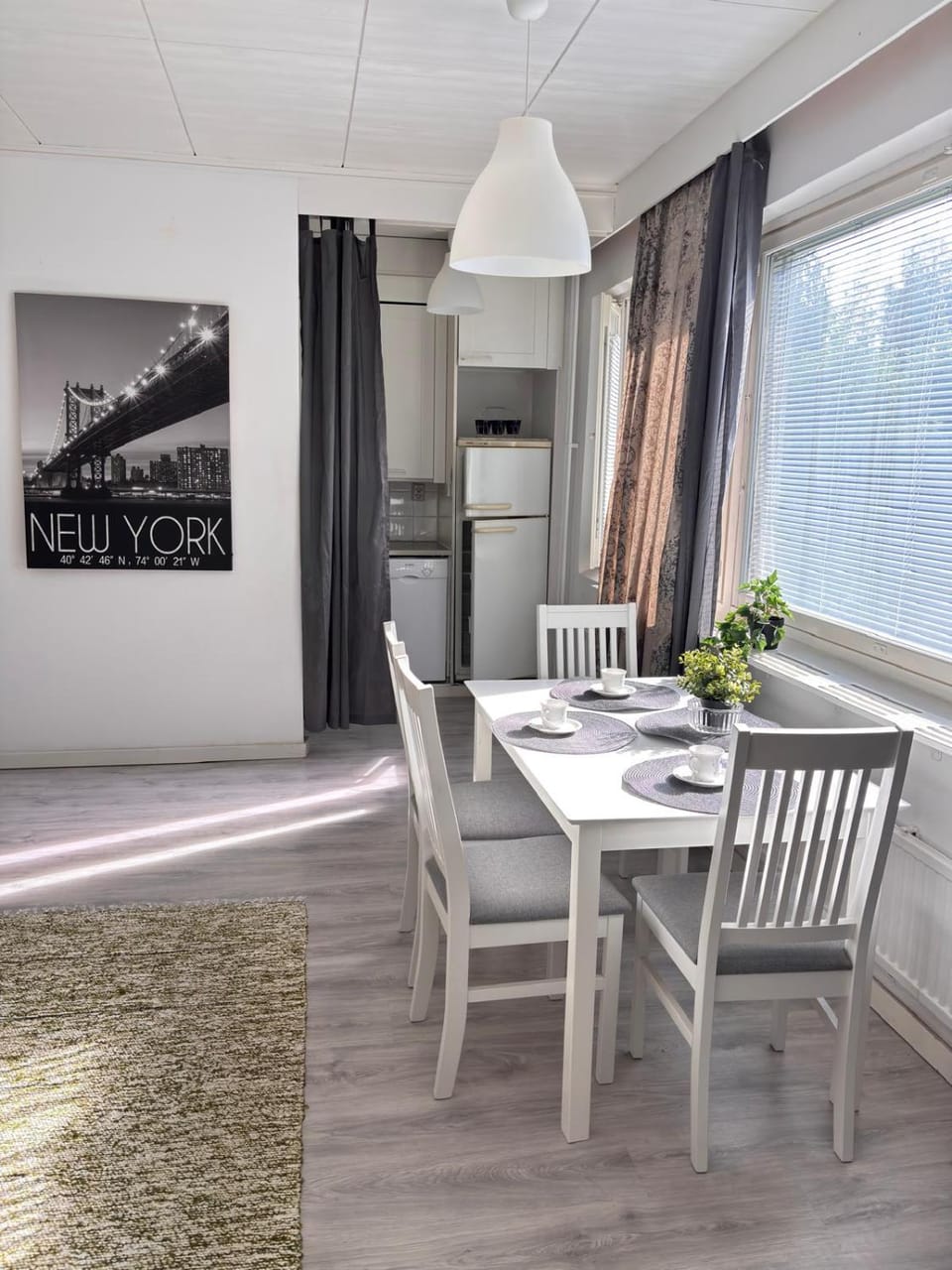 Living room, Seating area, Dining area