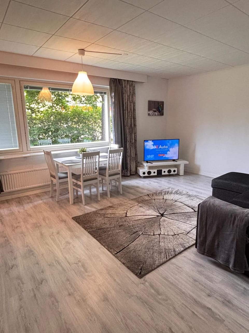 TV and multimedia, Living room, Seating area, Dining area