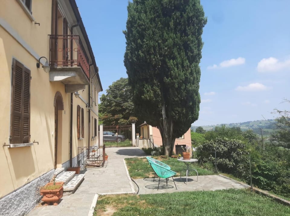 Property building, Patio, Garden, Garden, Garden view, Mountain view