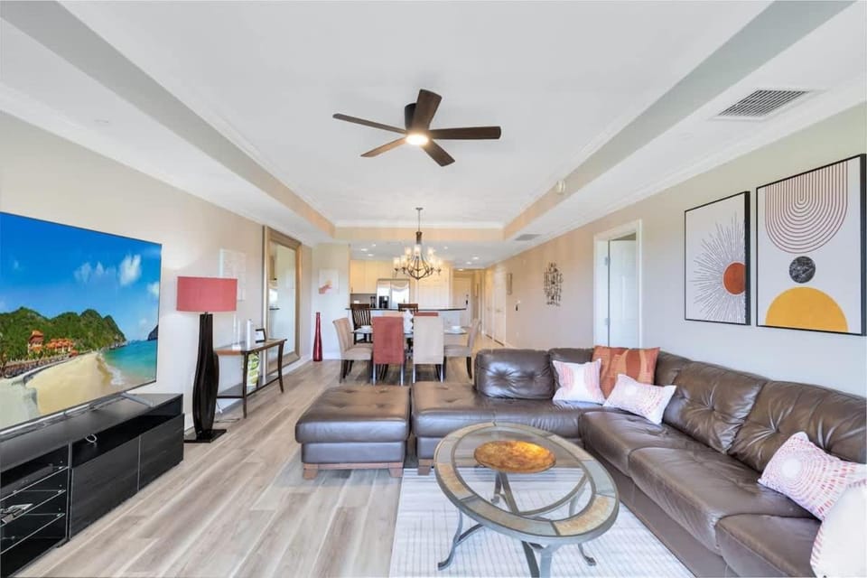 Exquisite 3rd floor condo with phenomenal golf views House in Osceola County