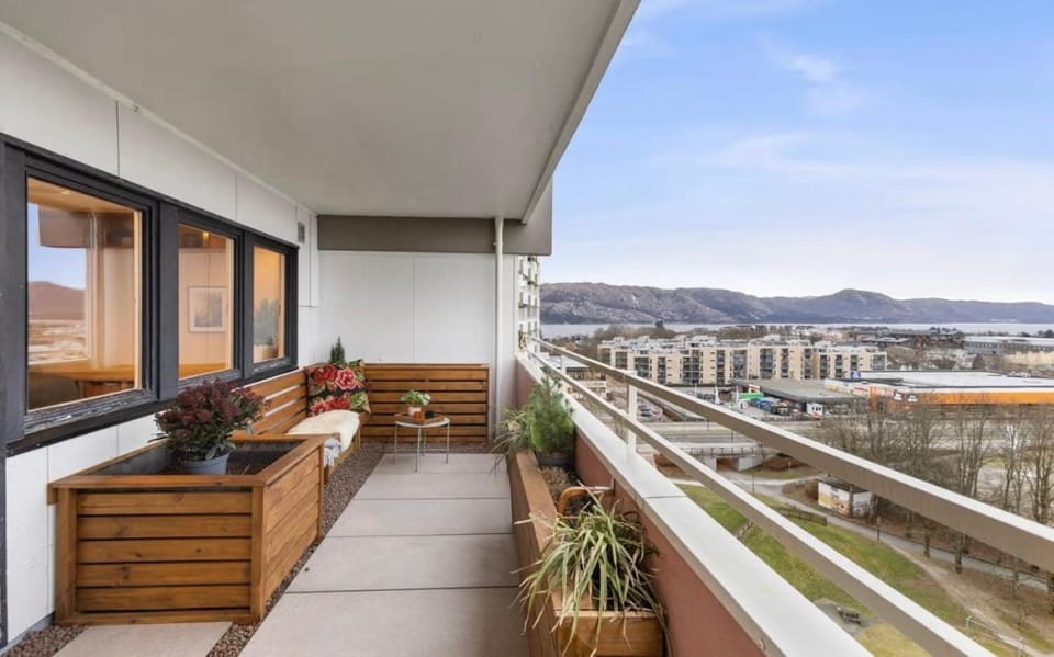 Beautiful apartment perched above the city with stunning views Apartment in Stavanger