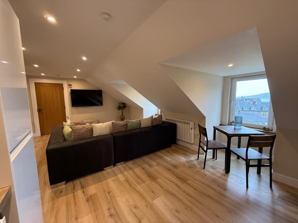 TV and multimedia, Living room, Dining area
