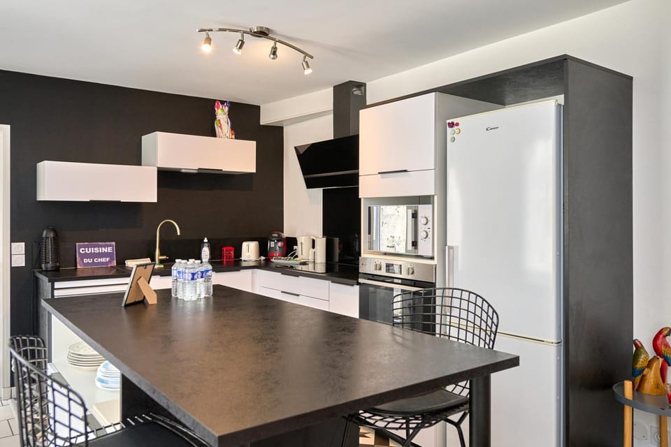 Kitchen or kitchenette, Dining area, dishwasher, minibar, oven, pet friendly, stove
