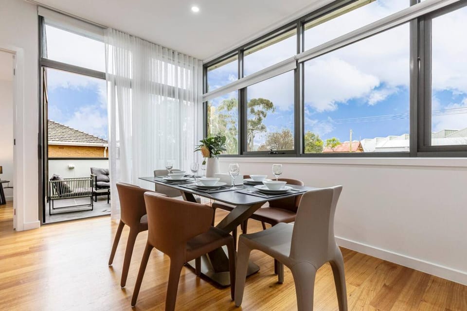 Stylish Williamstown 3BR Beach, CBD & Museum House in Williamstown