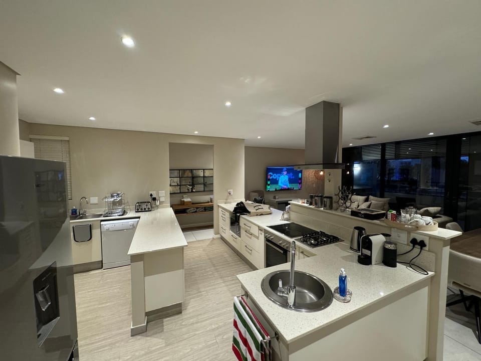 Luxury 3 Bedroom Penthouse - Umhlanga Rocks Apartment in Umhlanga