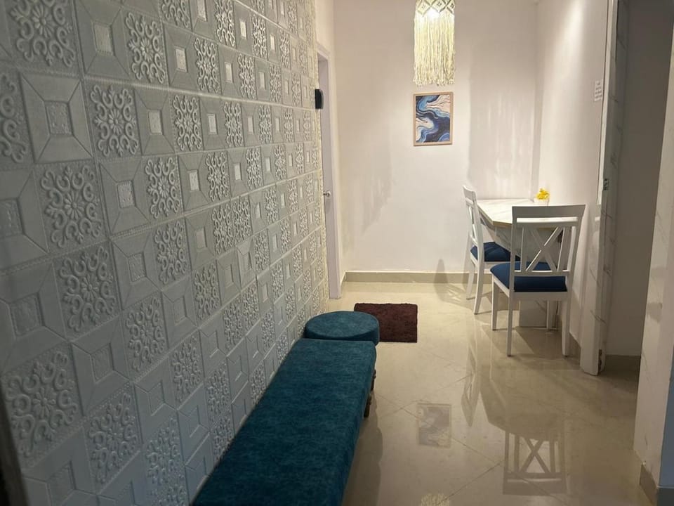 Room with tub n hammock near sea Apartment in Mumbai